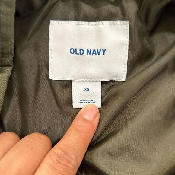 Old Navy Quilted Puffer Vest – Olive Green, Size XS - Picture 3 of 4